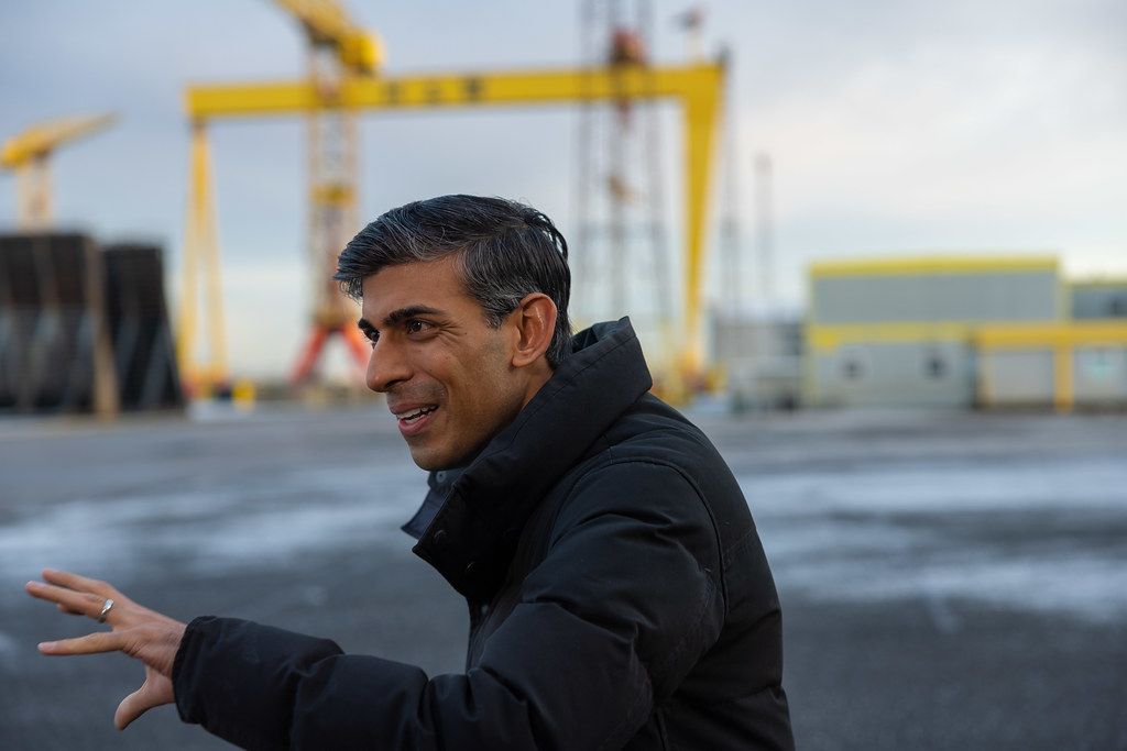 نخست‌وزیر بریتانیا به خاطر نبستن کمربند ایمنی عذرخواهی کرد