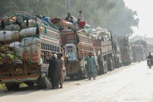 Nearly 20,000 Afghan Migrants Expelled From Iran & Pakistan