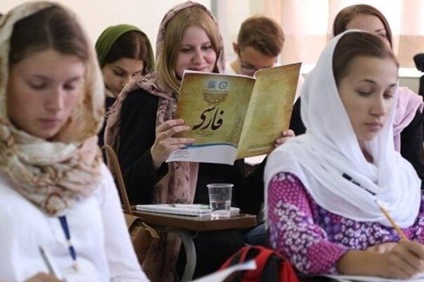 ایران برای آموزش زبان فارسی به خارجیها باشگاه آنلاین راه میاندازد