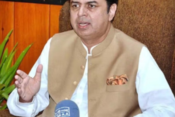 مسؤول باكستاني رفيع يحذّر من تصاعد التوترات على الحدود ويدعو طالبان لتحمّل مسؤولياتها