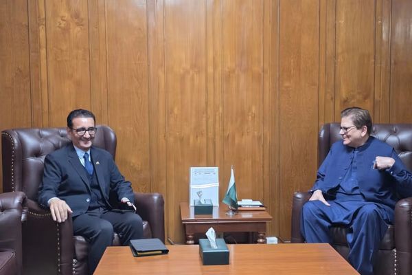 باكستان وطاجيكستان تناقشان الأوضاع في أفغانستان