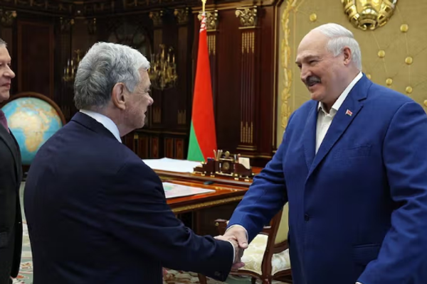 بيلاروس تُفرج عن 52 سجيناً عقب وساطة أميركية بقيادة ترامب