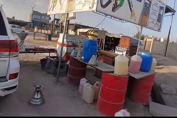 په کندهار کې له پټرول پمپونو پرته په هټیو او ګرځنده بڼه د تېلو پلورل بند شول