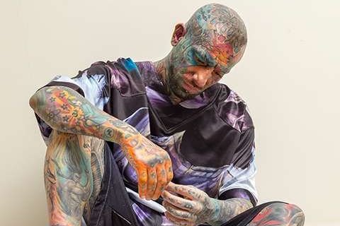 پولیس ترکیه امیر تتلو، خواننده جنجالی ایرانی را به جمهوری اسلامی تحویل داد