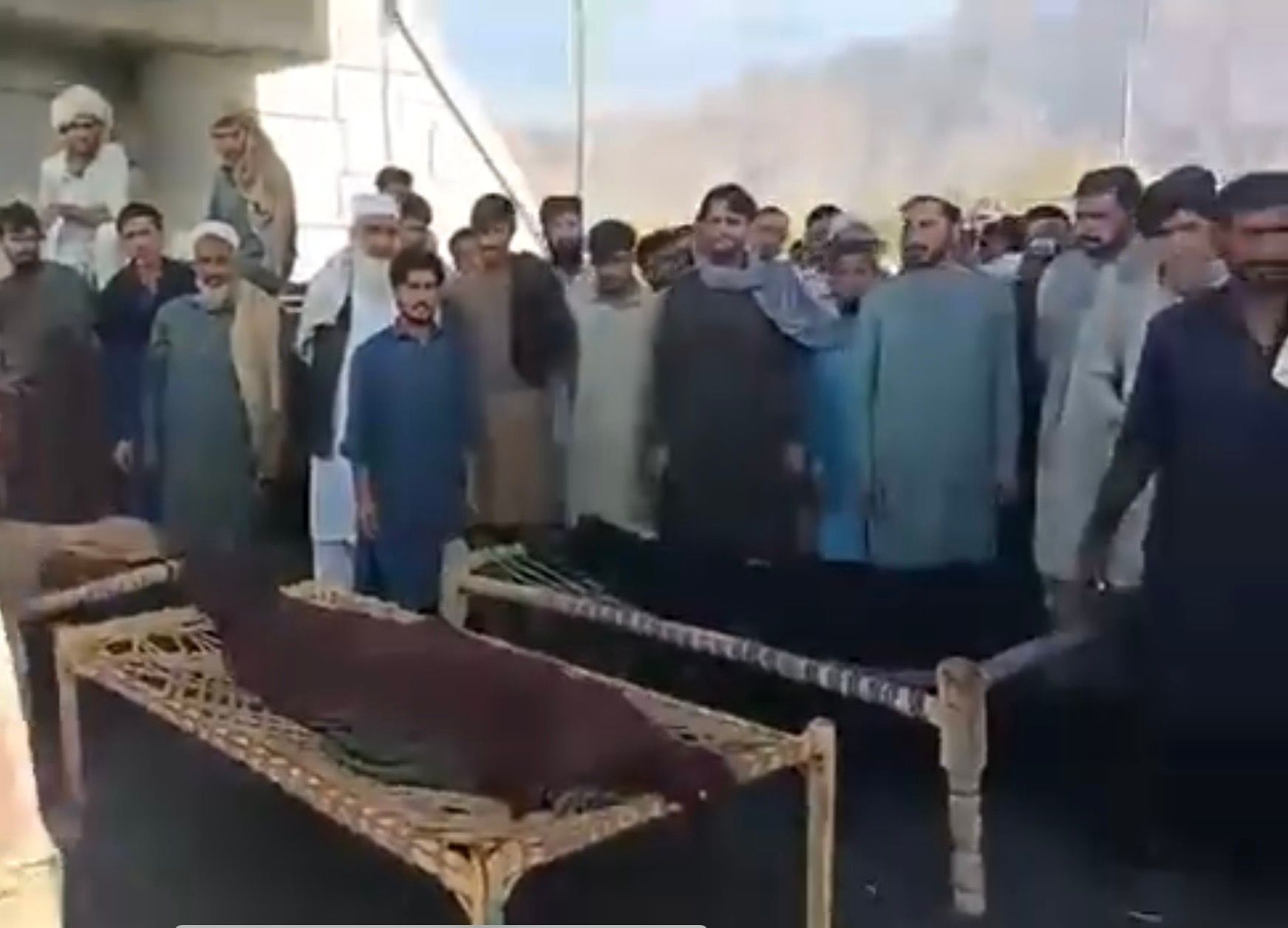 مردان کې د پاکستاني پوځ برید؛ ولس او سرچینې وايي د ښځو او ماشومانو په ګډون ملکیان وژل شوي