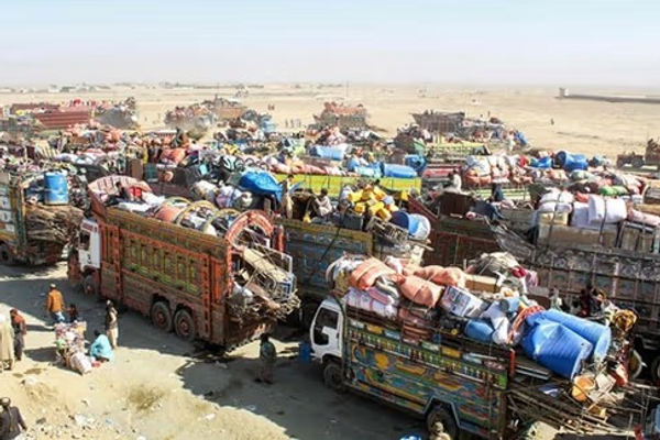 تېره ورځ له ایران او پاکستان نه تر ۱۰زره ډېر کډوال افغانستان ته ستانه شوي