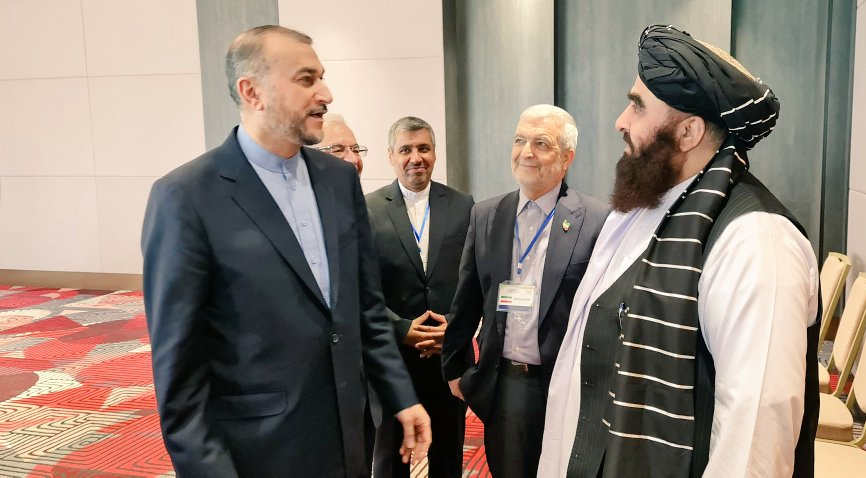 د روح الله احمدزي لیکنه؛ ایران د کومو ګټو په اساس طالبان د افغانستان واقعیت ګڼي؟