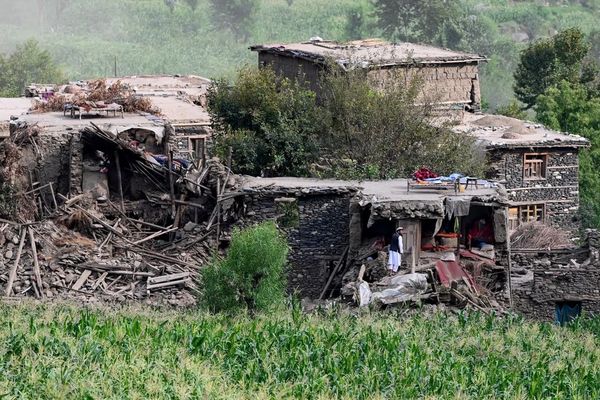 ضحايا الزلزال تحت الأنقاض.. ومعاناة مستمرة في شرق أفغانستان
