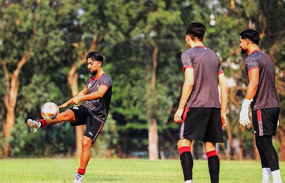 تیم ملی فوتبال افغانستان تمرینات خود را برای دیدار با میانمار در این کشور آغاز کرد