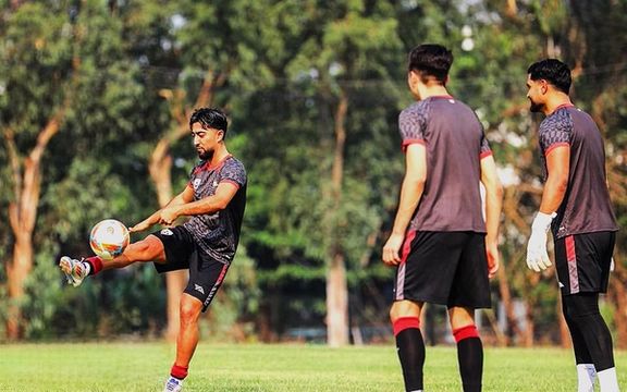 تیم ملی فوتبال افغانستان تمرینات خود را برای دیدار با میانمار در این کشور آغاز کرد