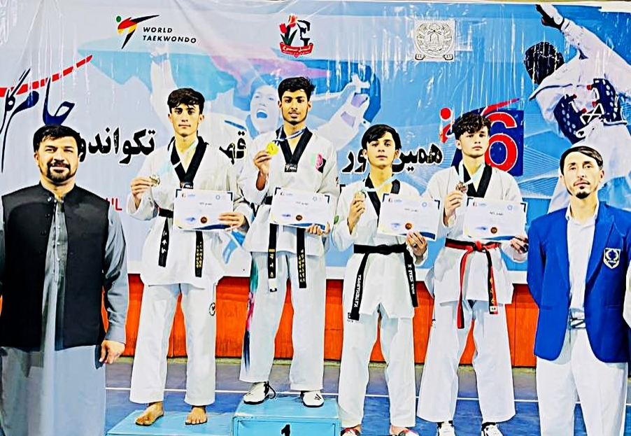 ورزشکاران برتر سه وزن اول مسابقات تکواندو آزاد جام گل سرخ در بخش مبارزه مشخص شدند