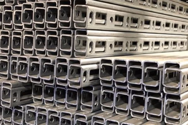 طالبان وايي چې ۷۵ ټنه بې کیفته ودانیز توکي یې بېرته ایران ته ګرځولي