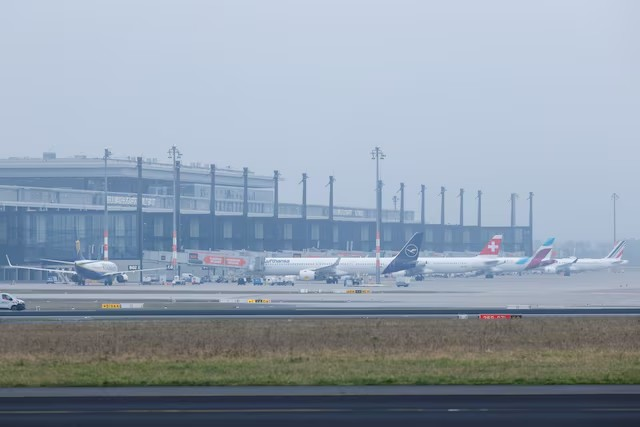 د افغانانو پر انتقال یوه وکیل د جرمني له صدراعظم نه شکایت کړی