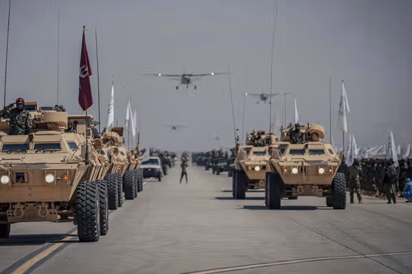 هشدار مقام طالبان: امریکاییها را با سلاح امریکایی میکشیم