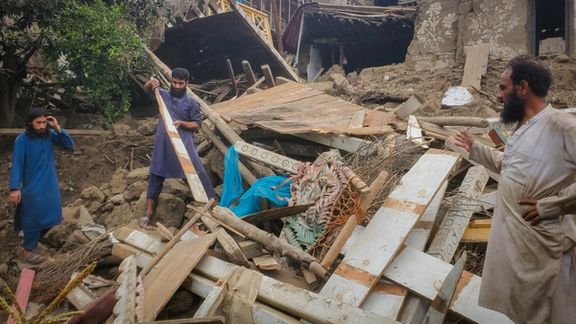 کاهش کمکها امدادرسانی به زلزلهزدگان شرق افغانستان را دشوار کرده است