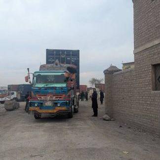 ۹ کانتینر از کمکهای بشردوستانه سازمان ملل از تورخم به افغانستان منتقل میشود