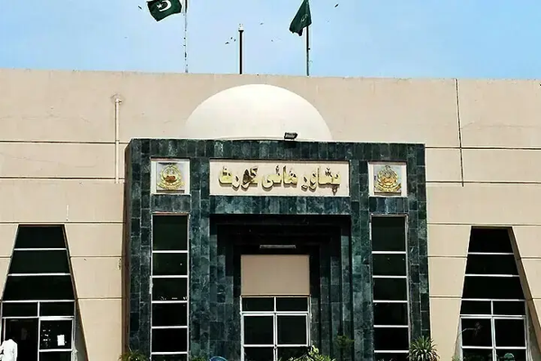 د پېښور عالي محکمې د دوو افغان خبریالانو د اېستلو مخه ونیوله