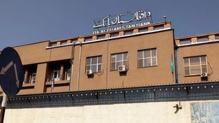 پول میگیرند و "خدمات نمیدهند"؛ درآمد حکومت طالبان از کجا میآید؟