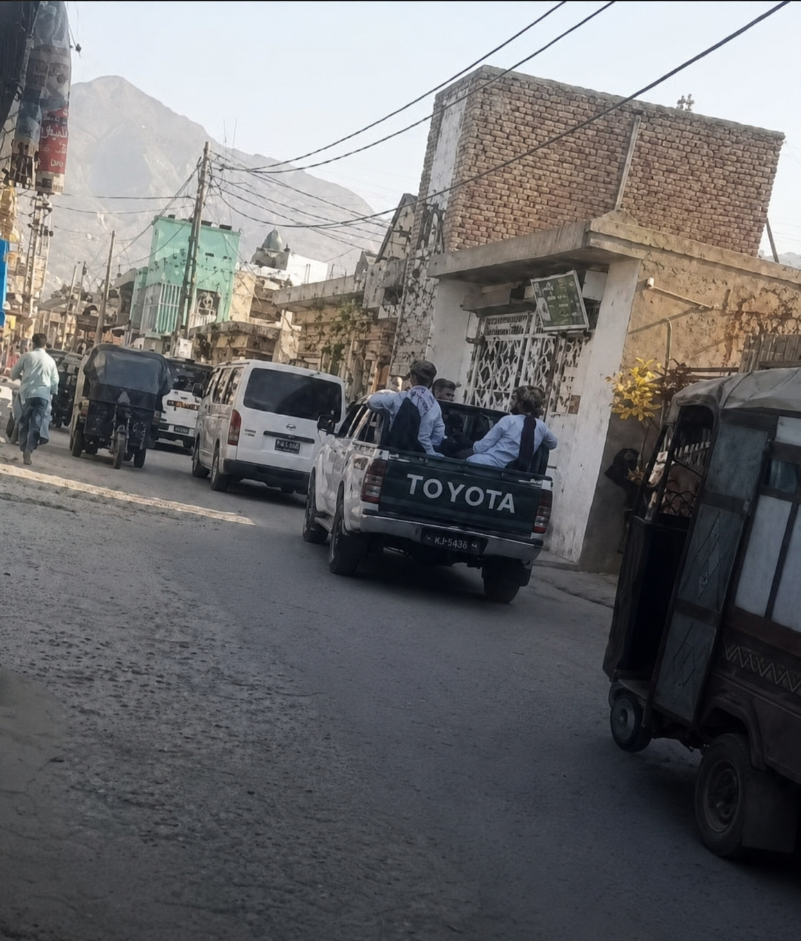 «خودم را در کنار چرخ سبزی‌فروشی پنهان کردم»