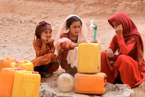 ملګري ملتونه: په ۲۰۲۵ کال کې له ۸۴۰ زرو ډېرو افغانانو پاکو اوبو ته لاسرسی موندلی