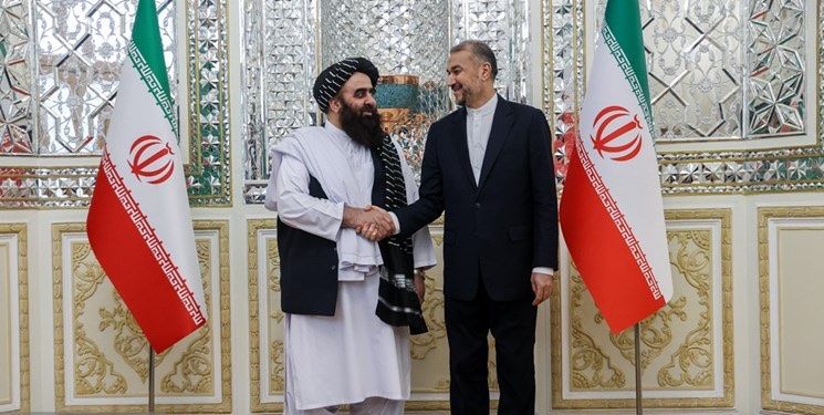 روزنامه جمهوری اسلامی: هم‌آغوشی ایران با طالبان زشت و زجرآور است