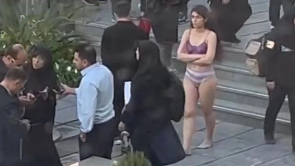 قوه قضاییه ایران «آهو دریایی» را به خانوادهاش تحویل داد