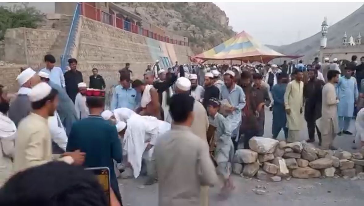 پاکستاني چارواکو د تورخم - پېښور لویې لارې د بشپړې پرانستلو اعلان وکړ