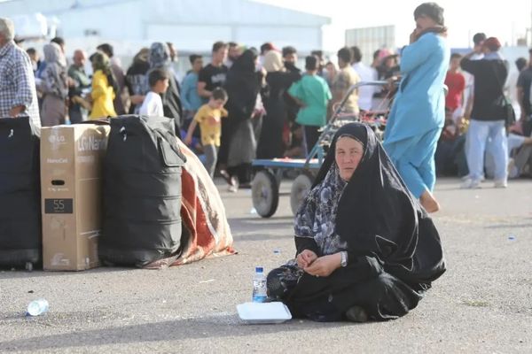 له ایران څخه د کډوالو راستنېدنه؛ تر ۱۰۰ زرو زيات افغانان له دغه هېواد جبري ویستل شوي