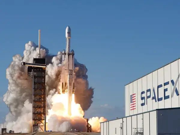 د سپیس‌ ایکس لومړۍ شخصي فضایي سفر؛ د فضايي "پولاریس ډاون" ماموریت پیل شو