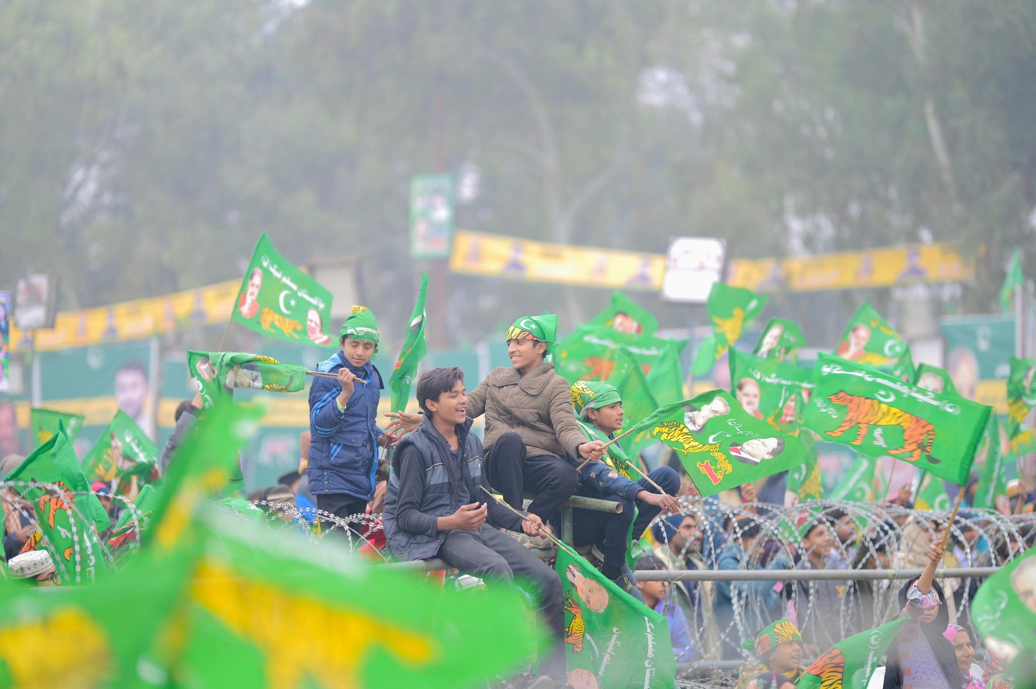 گرم‌شدن رقابت‌های انتخاباتی؛ نوازشریف کارزار انتخاباتی‌اش را در پاکستان آغاز کرد