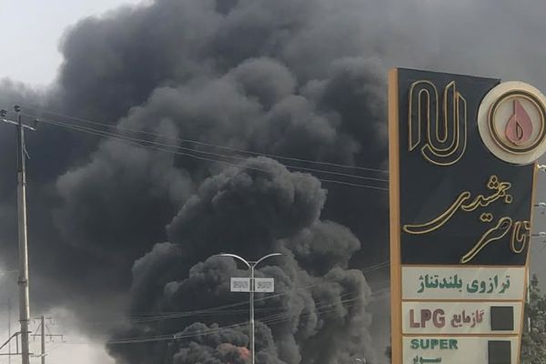 یک مرکز فروش مواد سوخت در مزار شریف آتش گرفت