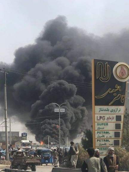 یک مرکز فروش مواد سوخت در مزار شریف آتش گرفت