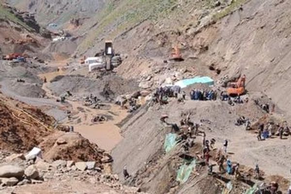 د سرو زرو د کانونو پر سر د کندهاري او بدخشاني طالبانو پټه شخړه