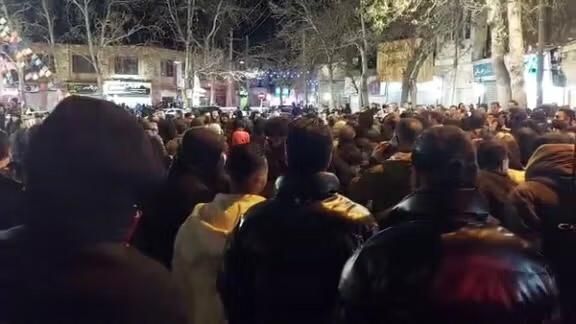 د لاریونونو ۷مه ورځ؛ د ایران په ګڼو ښارونو کې لا هم لاریونونه روان دي