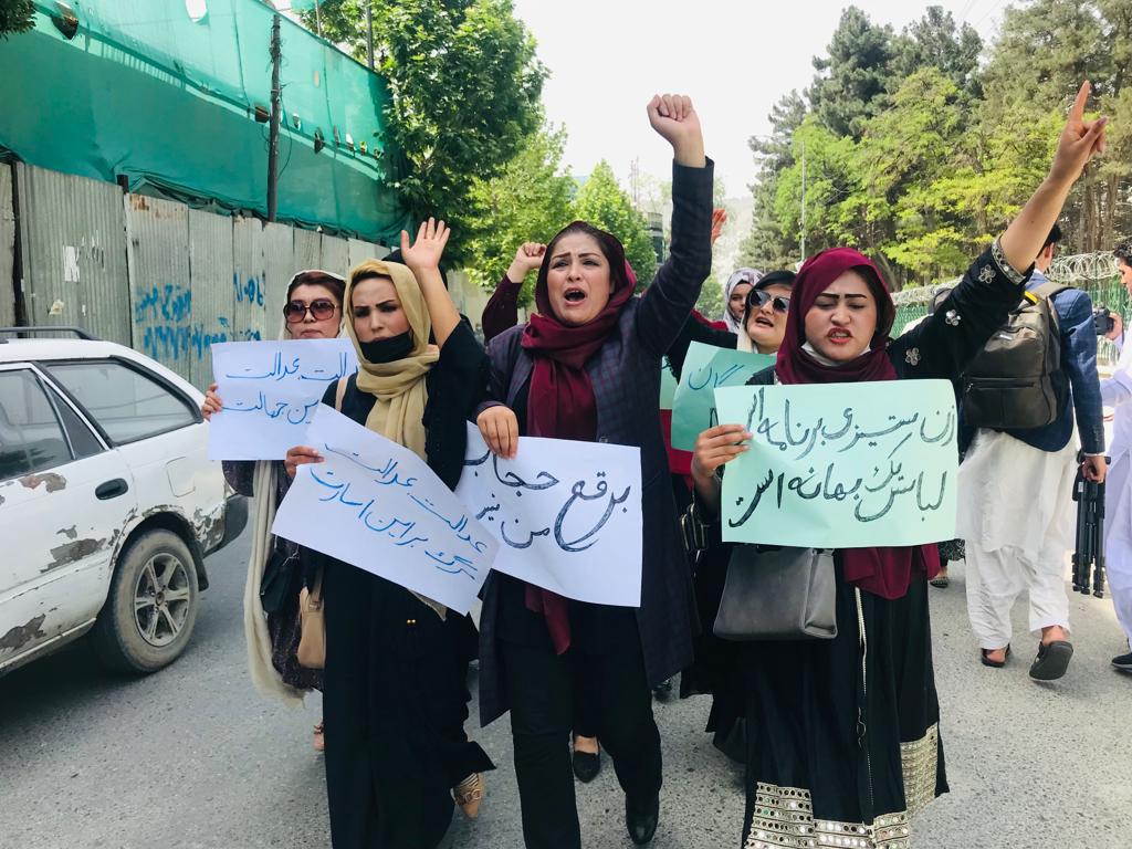 اعتراض به پوشش اجباری؛ طالبان تظاهرات زنان معترض را در کابل سرکوب کردند