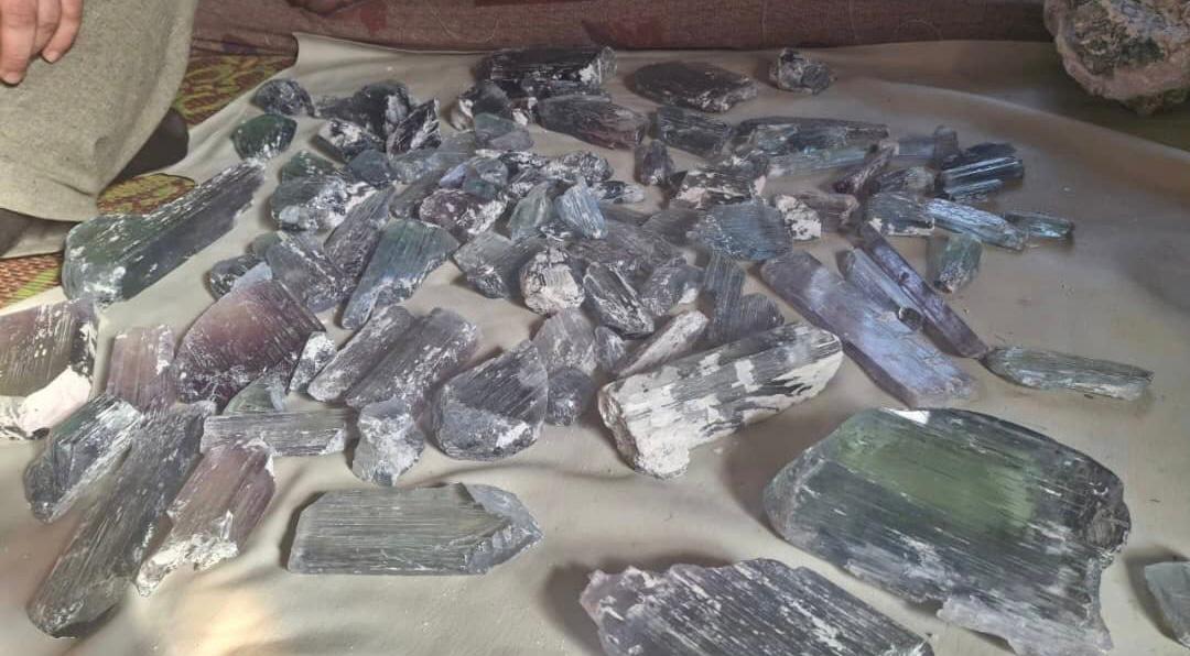 طالبان: په نورستان کې د ۶۵ مېلیونه افغانیو په ارزښت ګران بیه ډبرې پلورل شوې دي