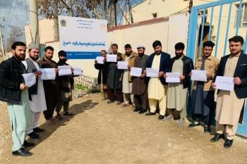 داکتران شفاخانه کووید۱۹ در ولایت سرپل به کاهش معاش خود اعتراض کردند