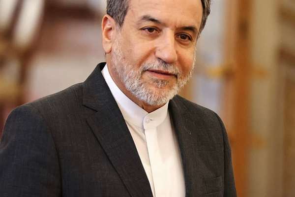 عباس عراقچي د مسقط د خبرو په تړاو له خپلو سیمهییزو سیالانو سره ټلیفوني سلا مشورې وکړې