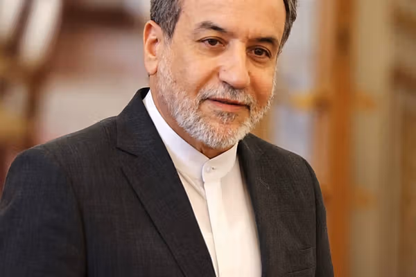 عباس عراقچي د مسقط د خبرو په تړاو له خپلو سیمهییزو سیالانو سره ټلیفوني سلا مشورې وکړې