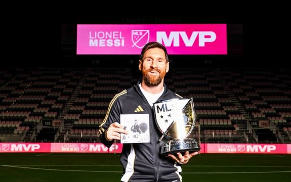 لیونل مسی به عنوان بهترین بازیکن فصل لیگ حرفهای فوتبال امریکا انتخاب شد