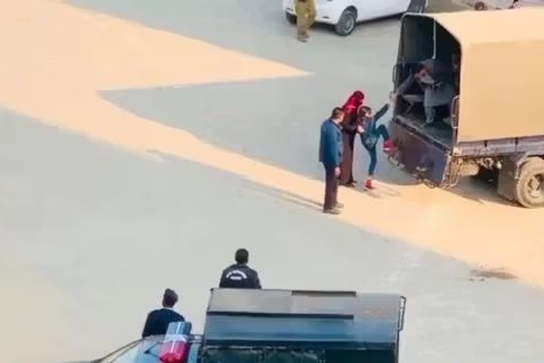 د طالبانو او پاکستان کړکېچ؛ د پاکستان په ګڼو ښارونو کې د افغان کډوالو پرضد عملیات پیل شوي