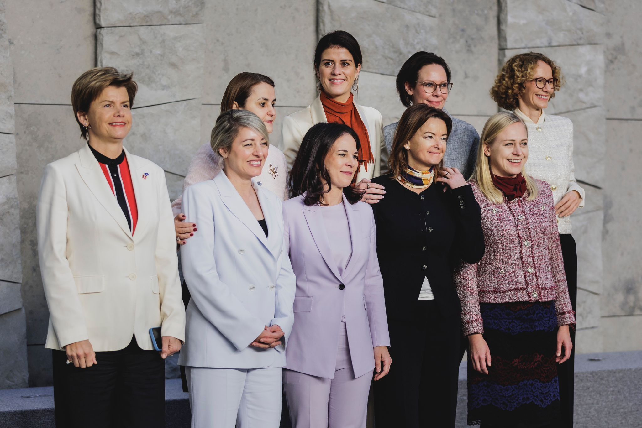 وزیران خارجه زن ۱۷ کشور خواستار لغو قوانین امر به معروف طالبان شدند