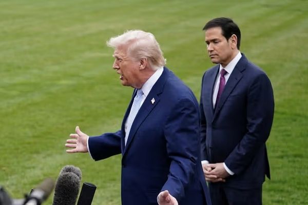 ټرمپ ټینګار کوي چې تهران لا هم د هوکړې په لټه کې دی