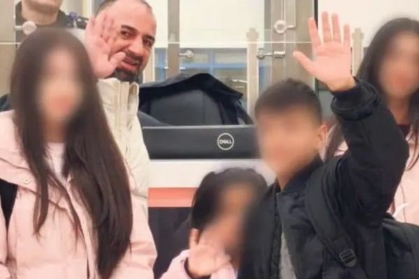 چهار کودک افغان پس از ماهها سرپرستی در یک خانواده ترک به پدرشان رسیدند