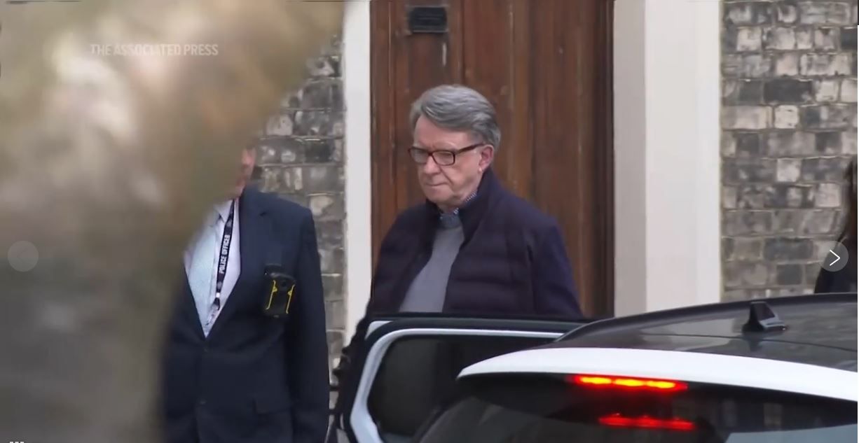 د اپسټين جنجالي قضیه؛د برېتانیا پخوانی سفیر مندلسون له اپسټین سره د اړیکو په تړاو ونیول شو