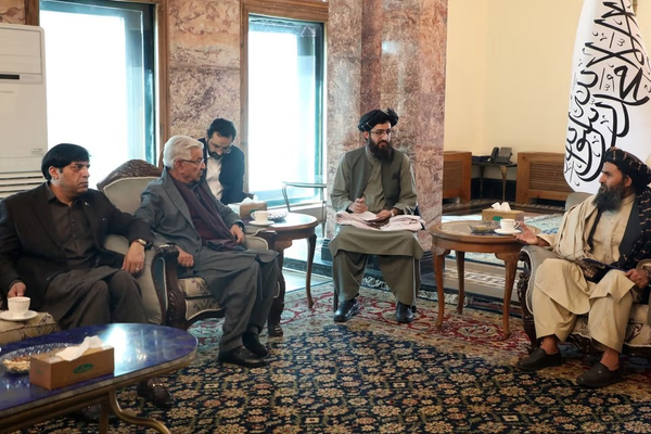 وزير الدفاع الباكستاني: نظام طالبان لا يمثّل أفغانستان