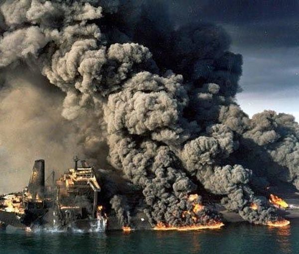 ۵ سال پس از آتش گرفتن نفتکش سانچی، وکیل خانواده‌های خدمه کشتی می‌گوید «۲۲ خدمه زنده است»