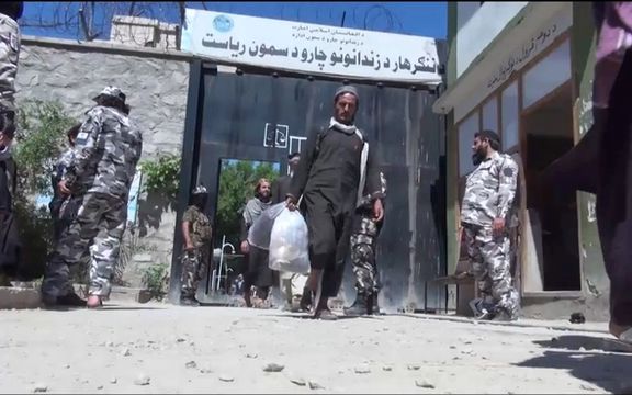 طالبانو د ننګرهار او کندز له زندانونو د ښځو په ګډون ۲۸۲ بندیان خوشې کړل