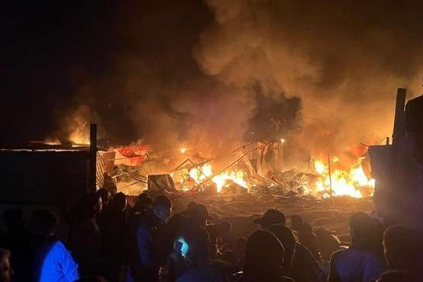 غزه کې د بېځایه شویو په پنډغالي کې د اورلګېدنې له امله ۲ کسه مړه او ۵ نور ټپیان شوي دي