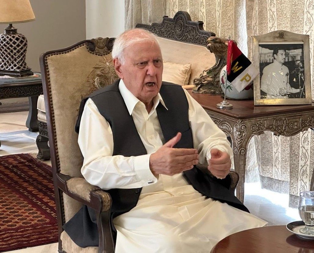 افتاب شیرپاو: طالبان په نړۍ کې منزوي شوي او خپل خلک ترې ناراضه دي
